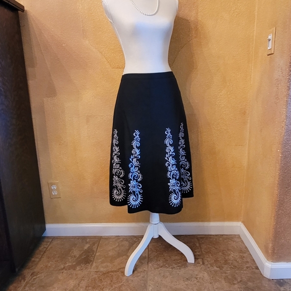 Ann Taylor LOFT - Skirt Embroidered Linen Size 12 - Picture 3 of 15
